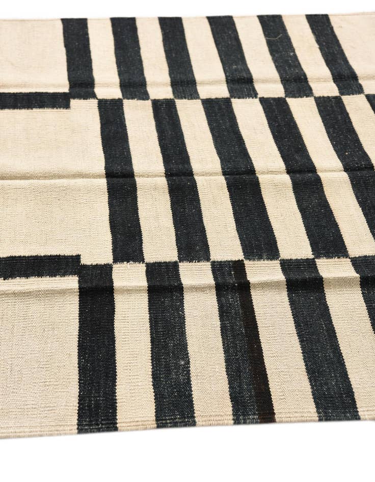 Detail image of 4' x 5' 9  Hand Woven Kilim Modern Wool Rug