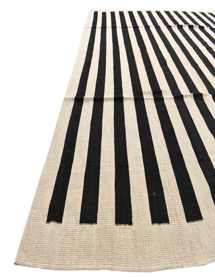 Detail image of 8' 5 x 11' 2  Hand Woven Kilim Modern Wool Rug