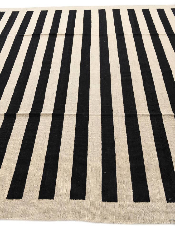 Detail image of 8' 5 x 11' 2  Hand Woven Kilim Modern Wool Rug