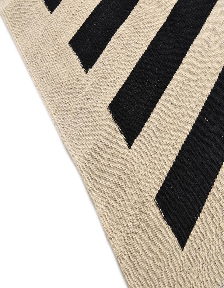 Detail image of 8' 5 x 11' 2  Hand Woven Kilim Modern Wool Rug