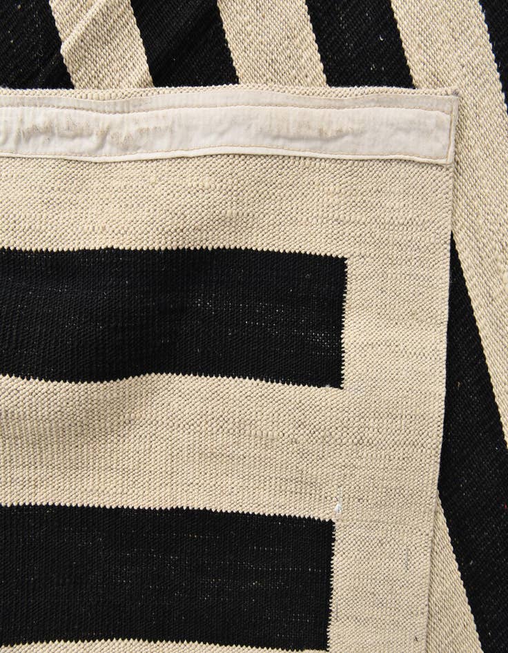 Detail image of 8' 5 x 11' 2  Hand Woven Kilim Modern Wool Rug