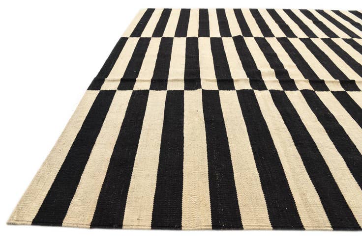 Detail image of 5' 8 x 7' 10 Hand Woven Kilim Modern Wool Rug