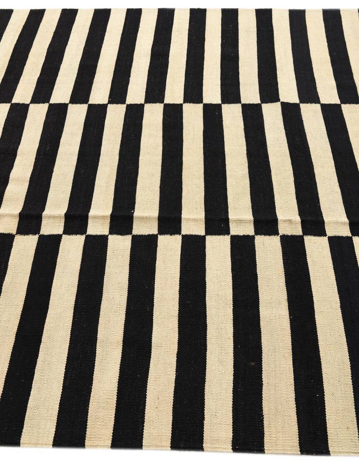 Detail image of 5' 8 x 7' 10  Hand Woven Kilim Modern Wool Rug