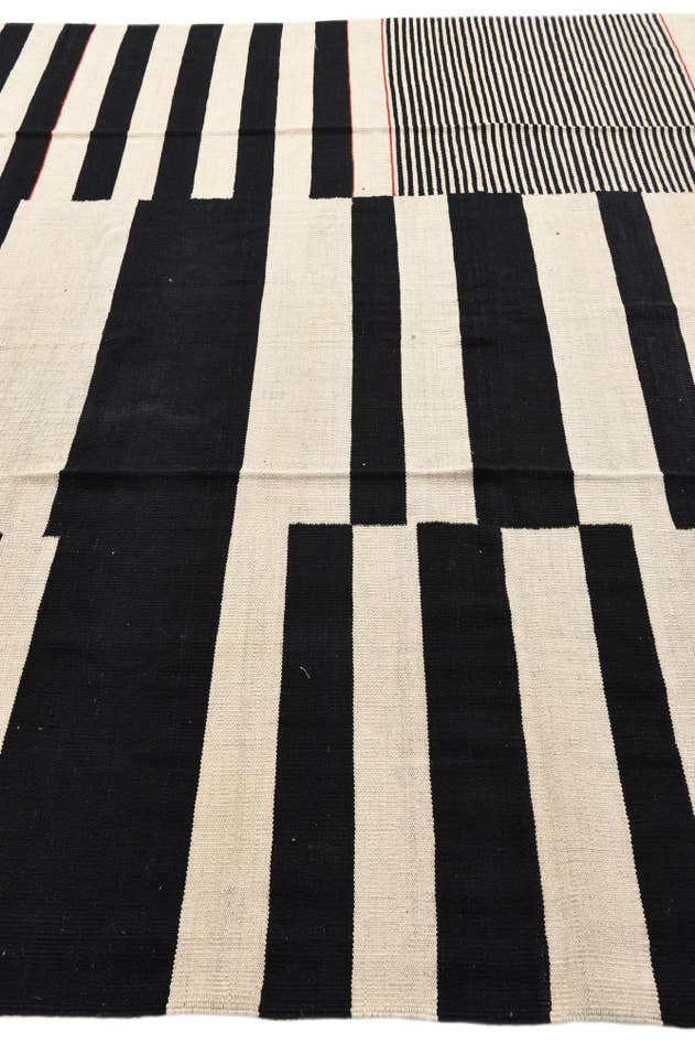 Detail image of 8' 3 x 9' 5 Hand Woven Kilim Modern Wool Rug