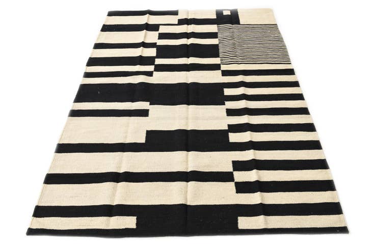 Detail image of 4' 8 x 6' 3 Hand Woven Kilim Modern Wool Rug