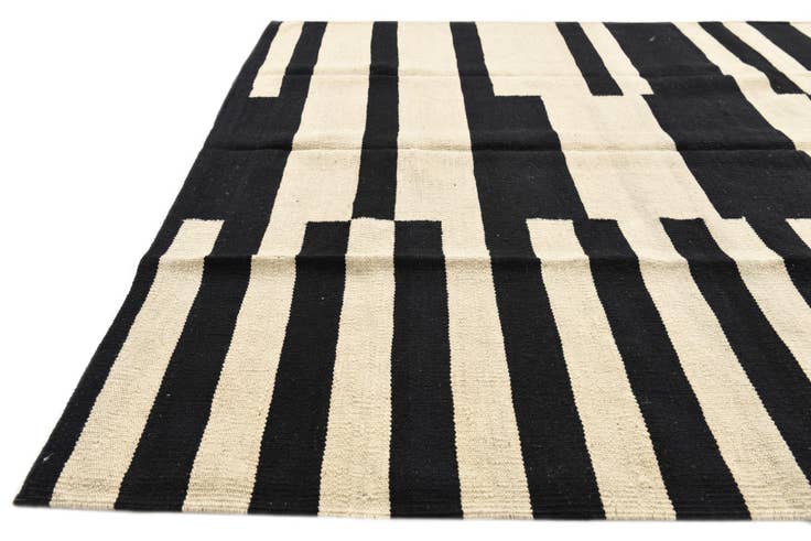 Detail image of 4' 8 x 6' 3 Hand Woven Kilim Modern Wool Rug