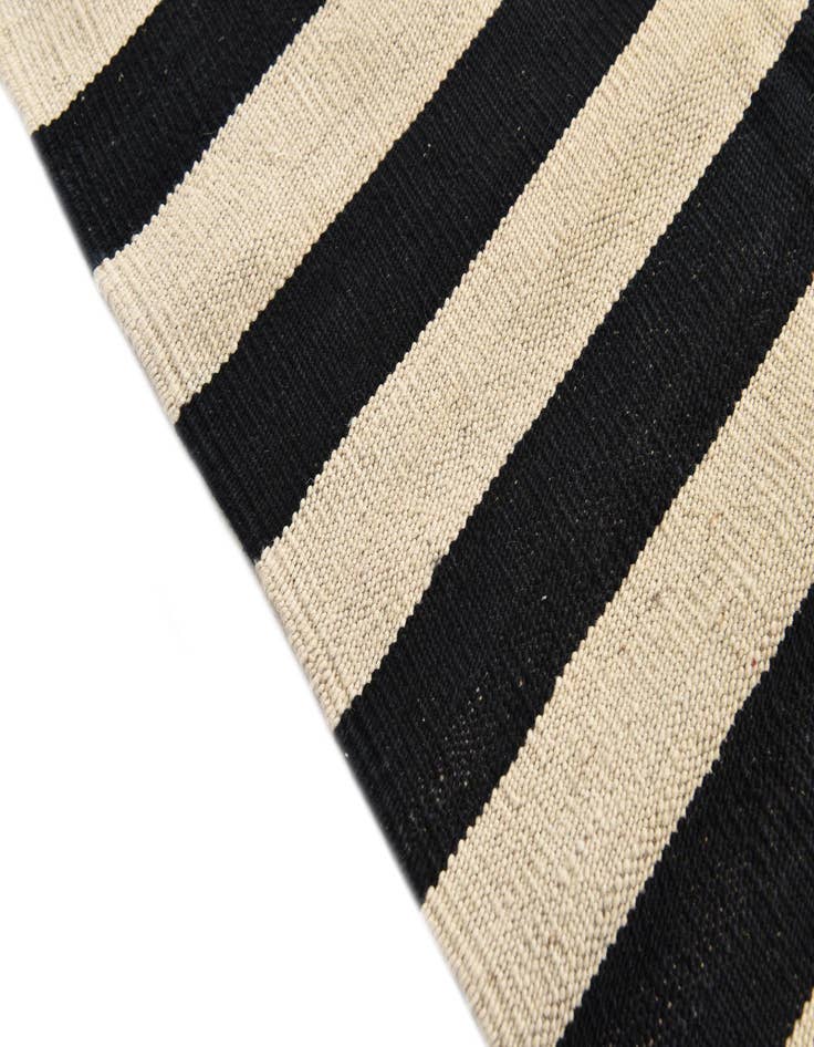 Detail image of 4' 1 x 6'  Hand Woven Kilim Modern Wool Rug