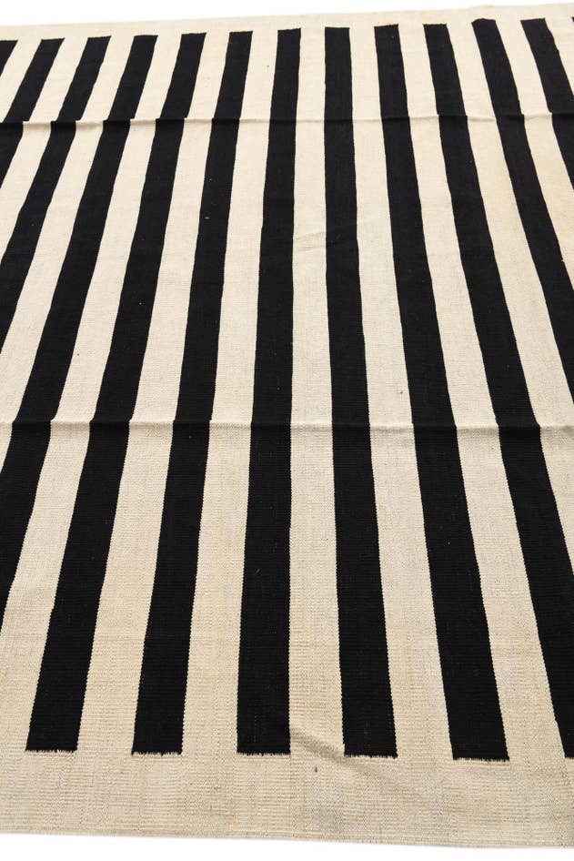 Detail image of 8' 3 x 9' 9 Hand Woven Kilim Modern Wool Rug