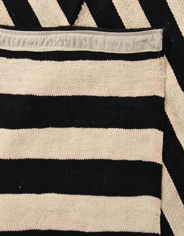 Detail image of 8' x 11'  Hand Woven Kilim Modern Wool Rug