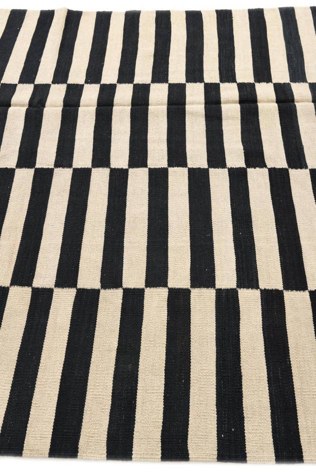 Detail image of 5' 4 x 7' 9 Hand Woven Kilim Modern Wool Rug