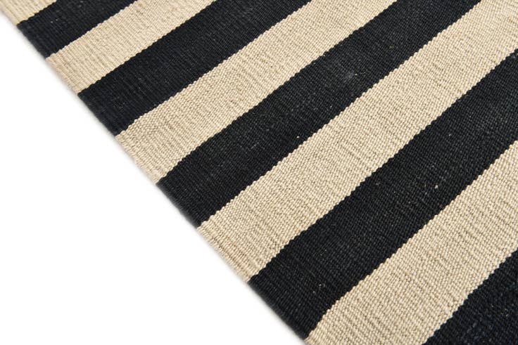 Detail image of 5' 4 x 7' 9 Hand Woven Kilim Modern Wool Rug