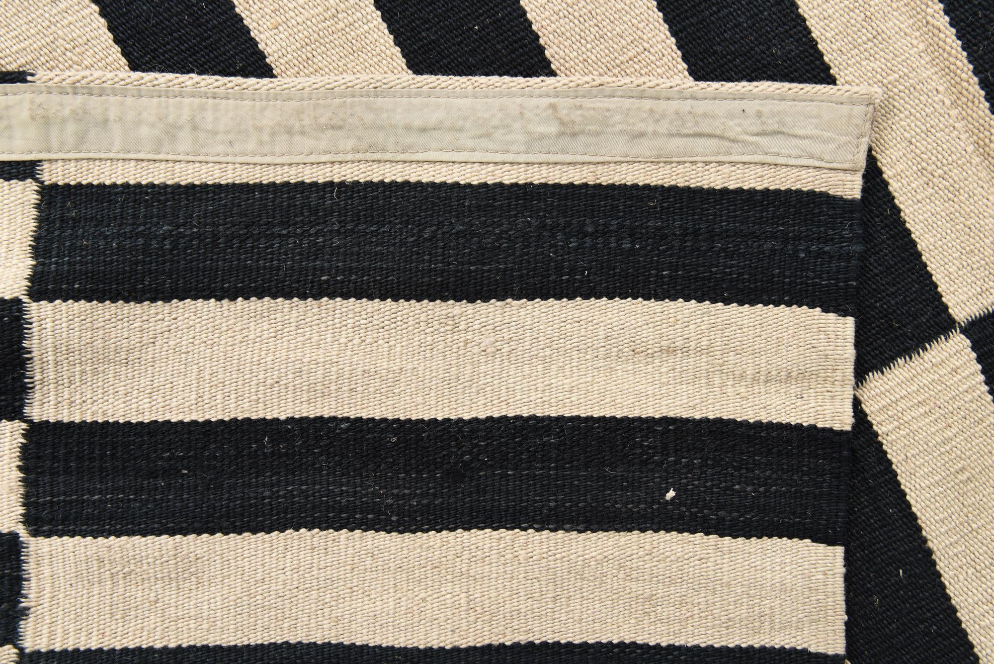 5' 4 x 7' 9 Hand Woven Kilim Modern Wool Rug