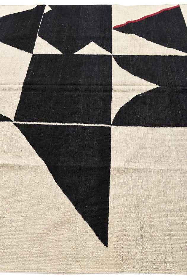Detail image of 7' x 9' 6 Hand Woven Kilim Modern Wool Rug