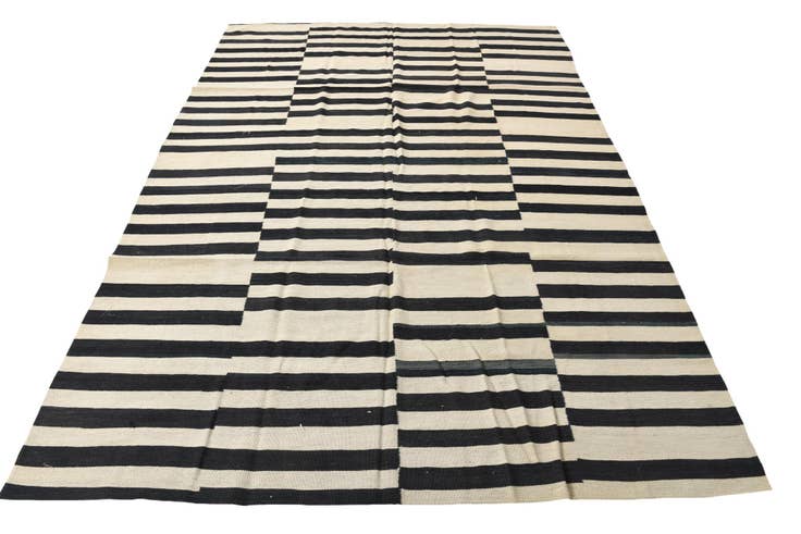 Detail image of 6' 10 x 9' 8 Hand Woven Kilim Modern Wool Rug