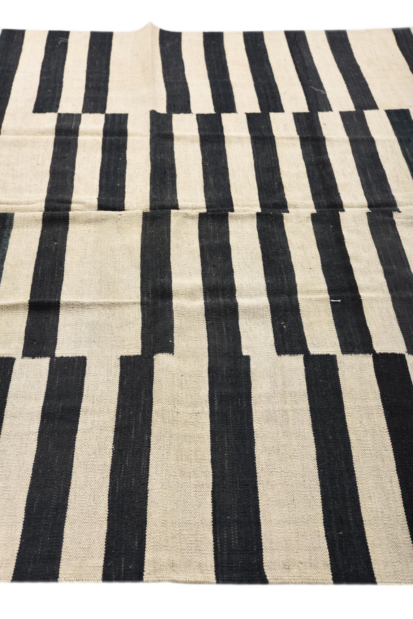 6' 10 x 9' 8 Hand Woven Kilim Modern Wool Rug