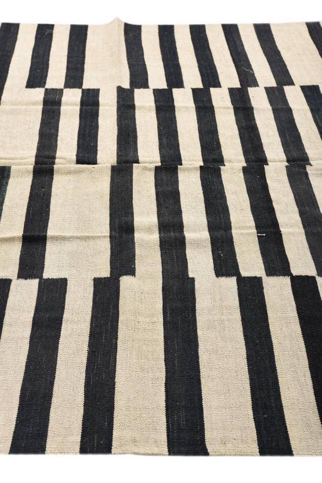 Detail image of 6' 10 x 9' 8 Hand Woven Kilim Modern Wool Rug