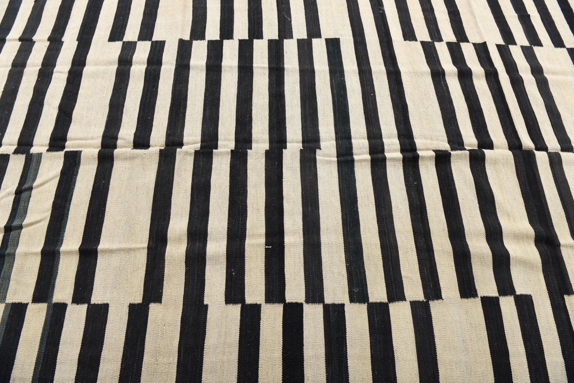 6' 10 x 9' 8 Hand Woven Kilim Modern Wool Rug