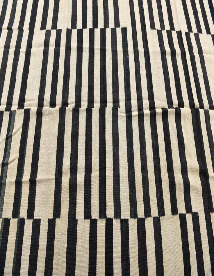 Detail image of 6' 10 x 9' 8  Hand Woven Kilim Modern Wool Rug