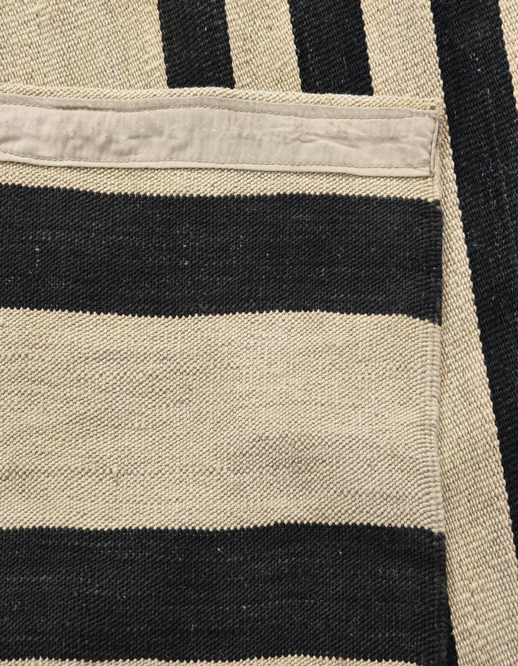 Detail image of 6' 10 x 9' 8  Hand Woven Kilim Modern Wool Rug