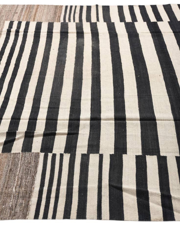 Detail image of 7' 11 x 9' 7  Hand Woven Kilim Modern Wool Rug