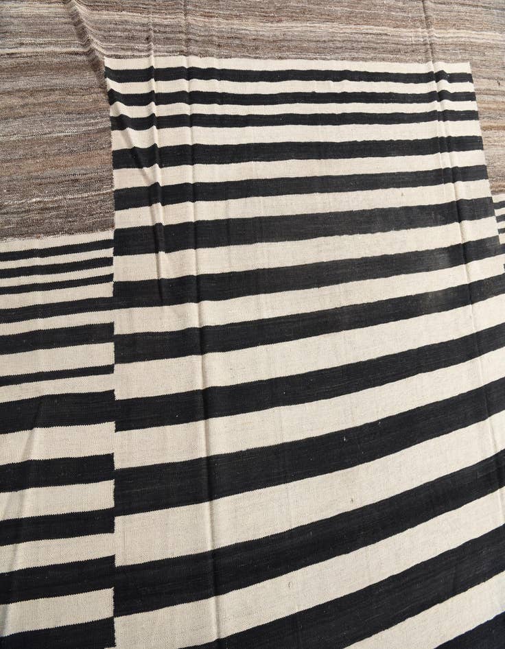 Detail image of 7' 11 x 9' 7  Hand Woven Kilim Modern Wool Rug