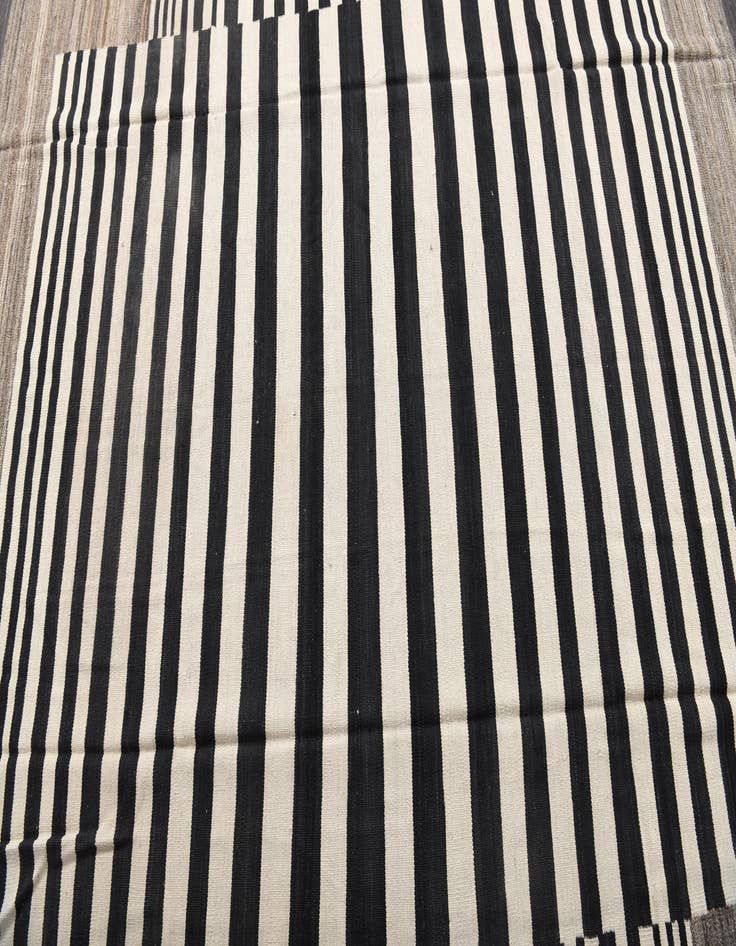 Detail image of 7' 11 x 9' 7  Hand Woven Kilim Modern Wool Rug