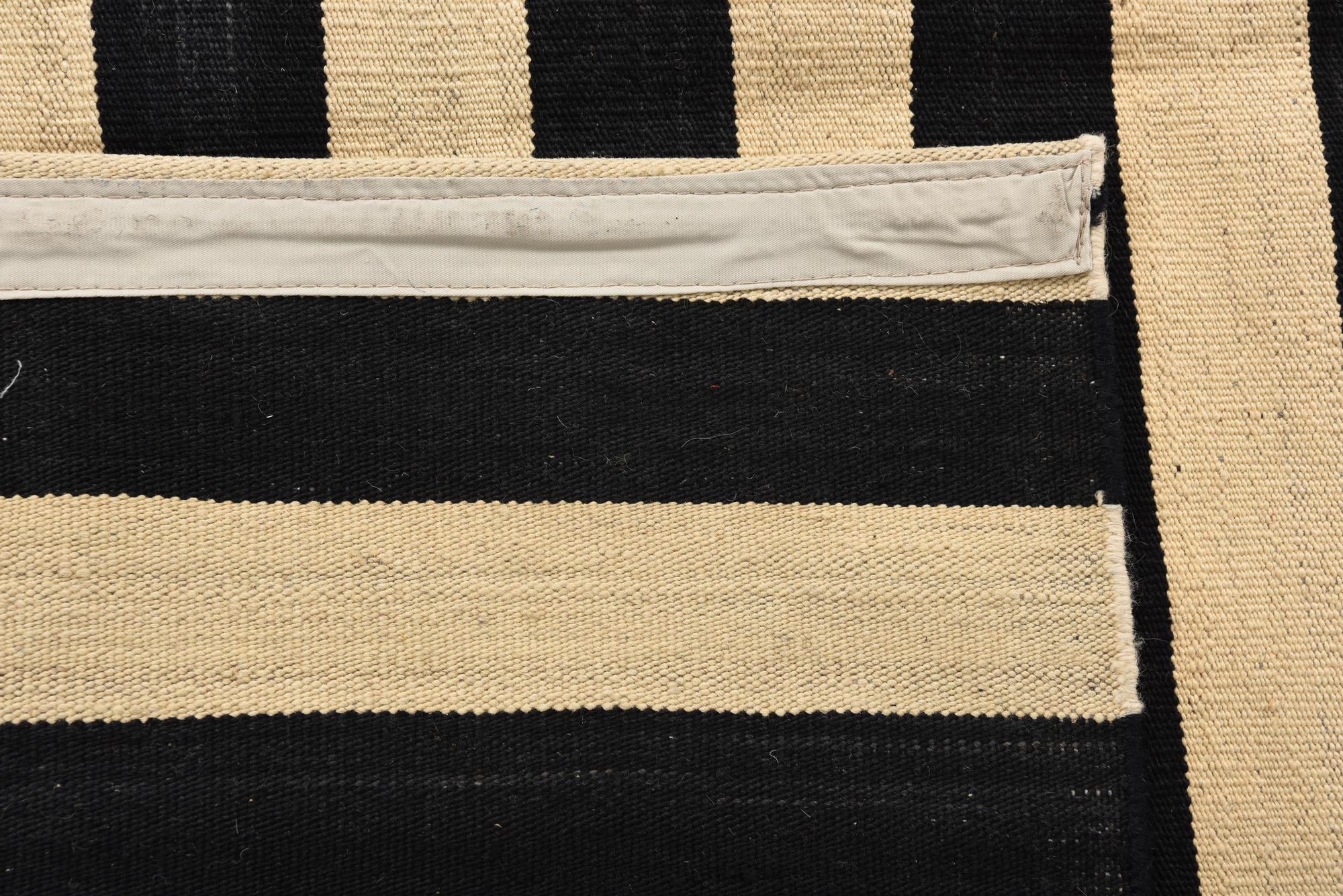 5' 4 x 6' Hand Woven Kilim Modern Wool Rug
