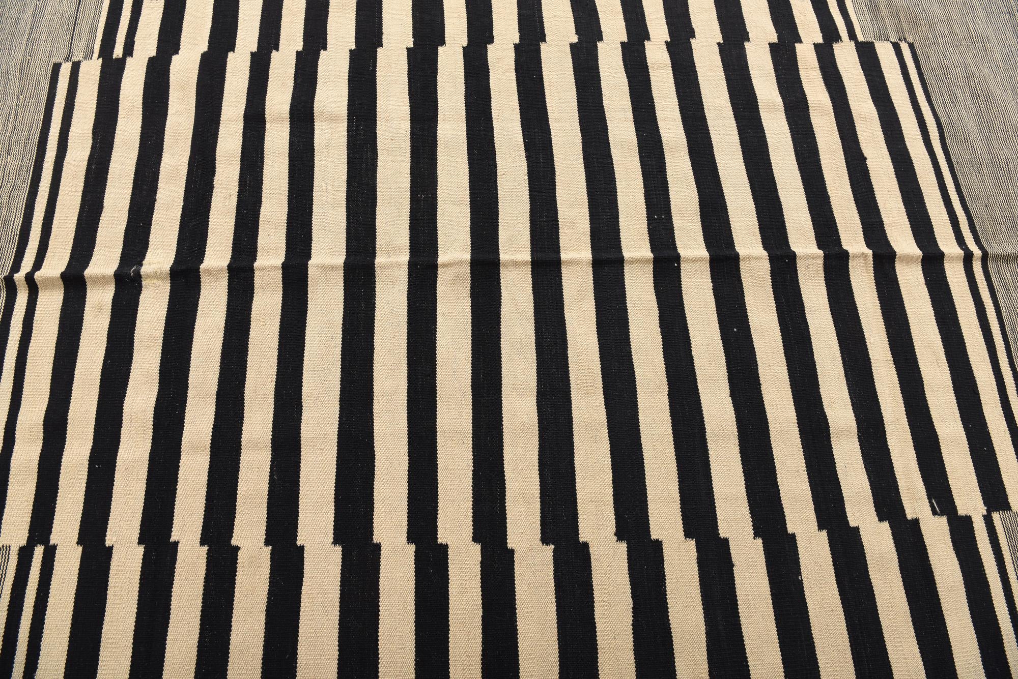 5' 6 x 7' 8 Hand Woven Kilim Modern Wool Rug