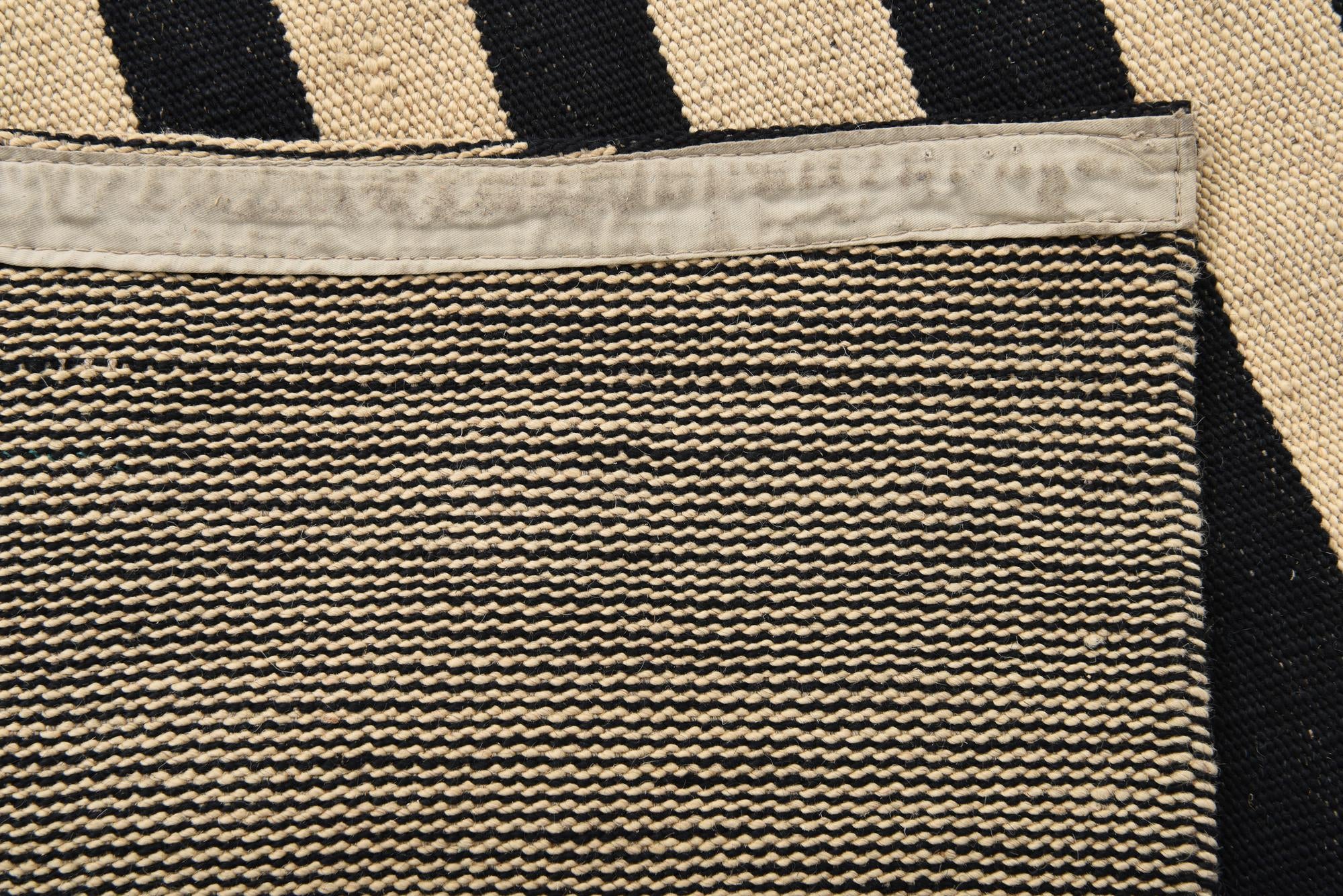 5' 6 x 7' 8 Hand Woven Kilim Modern Wool Rug