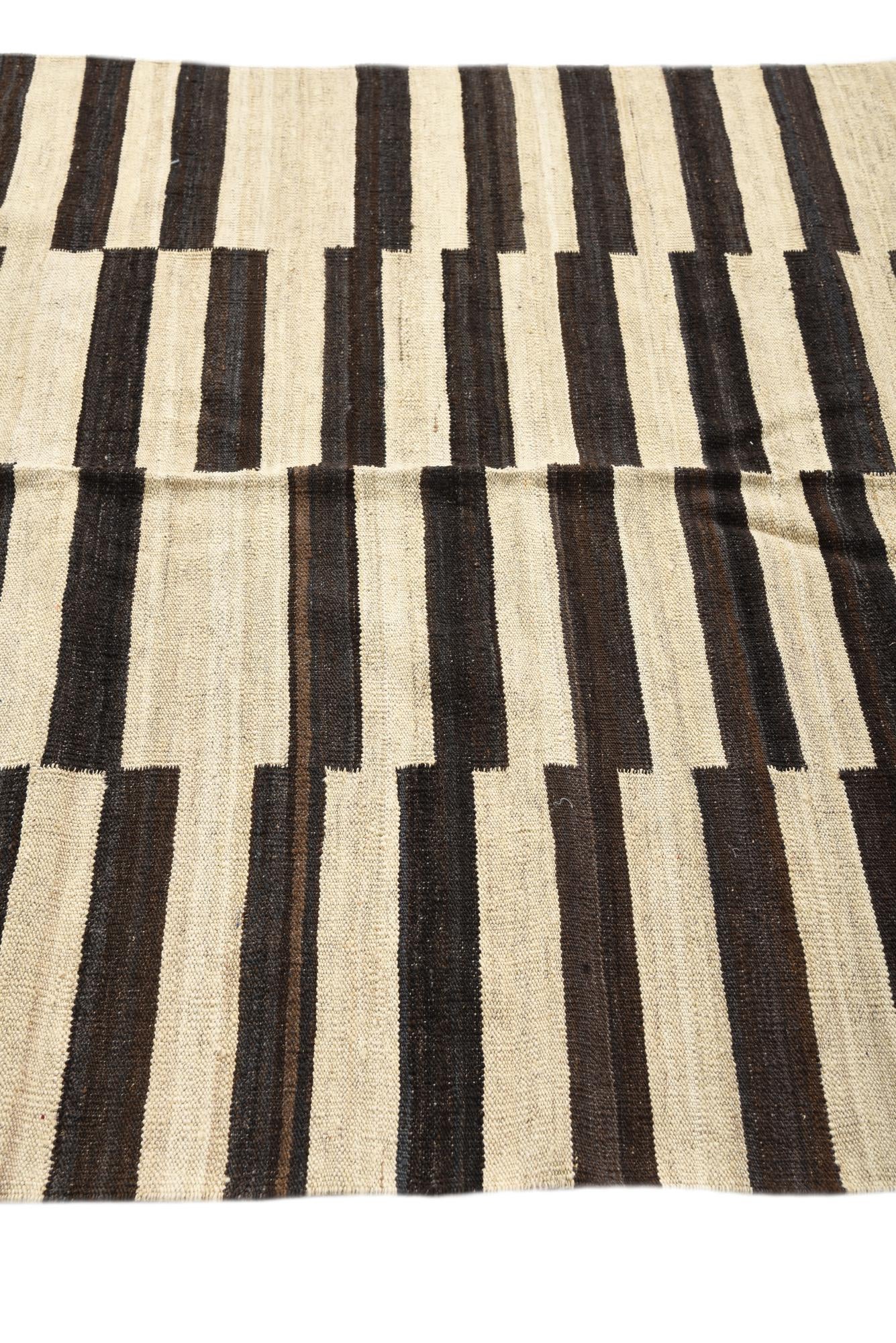 4' 3 x 5' 8 Hand Woven Kilim Modern Wool Rug