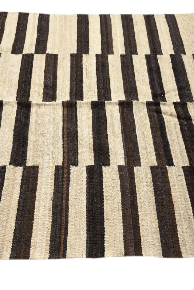 Detail image of 4' 3 x 5' 8 Hand Woven Kilim Modern Wool Rug
