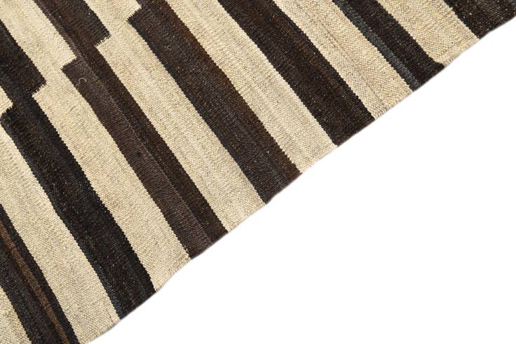 Detail image of 4' 3 x 5' 8 Hand Woven Kilim Modern Wool Rug