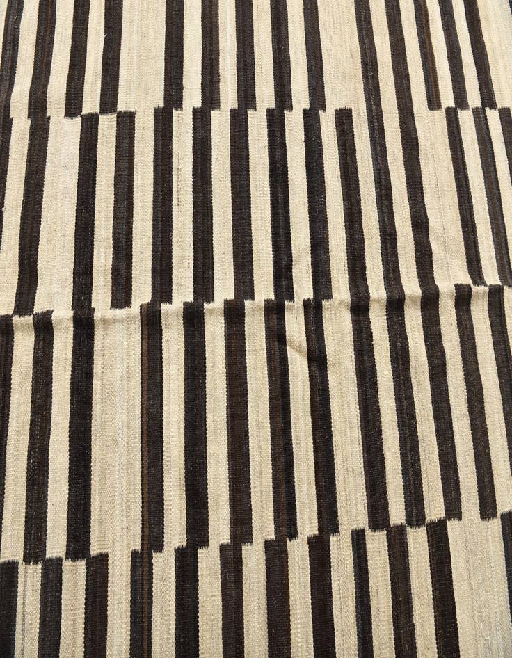 Detail image of 4' 3 x 5' 8  Hand Woven Kilim Modern Wool Rug