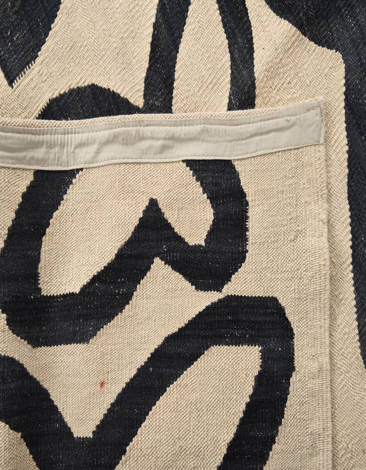 Detail image of 8' 5 x 9' 6  Hand Woven Kilim Modern Wool Rug
