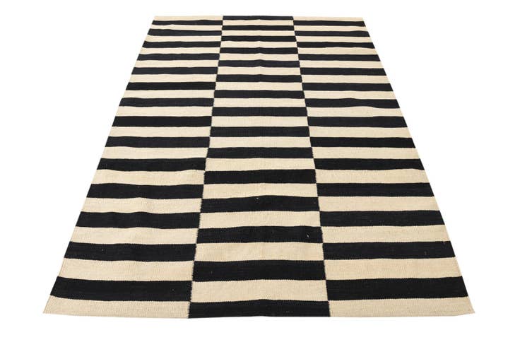 Detail image of 4' 2 x 5' 10 Hand Woven Kilim Modern Wool Rug