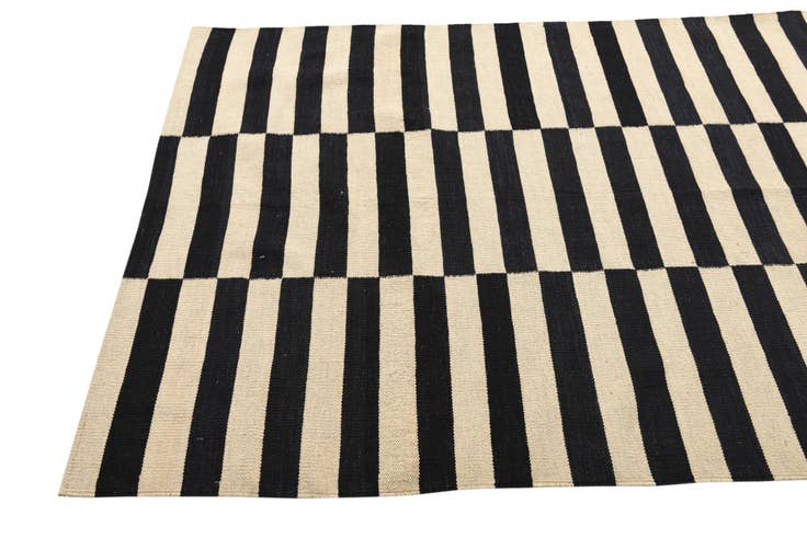 Detail image of 4' 2 x 5' 10 Hand Woven Kilim Modern Wool Rug