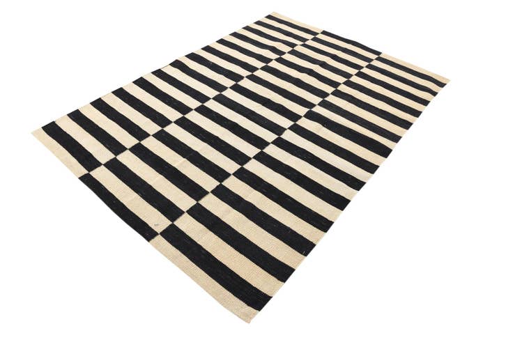 Detail image of 4' 2 x 5' 10 Hand Woven Kilim Modern Wool Rug