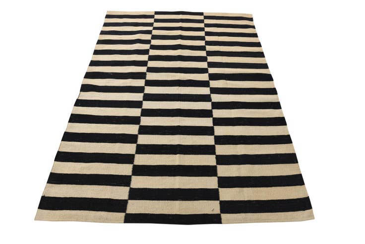 Detail image of 4' 2 x 5' 10 Hand Woven Kilim Modern Wool Rug