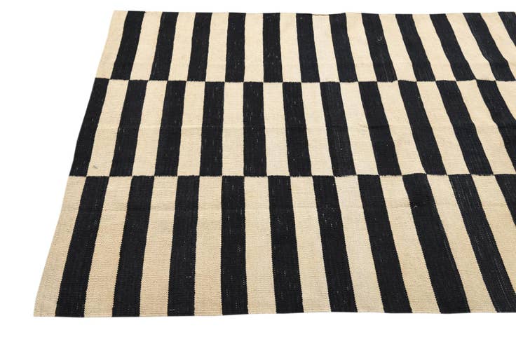 Detail image of 4' 2 x 5' 10 Hand Woven Kilim Modern Wool Rug