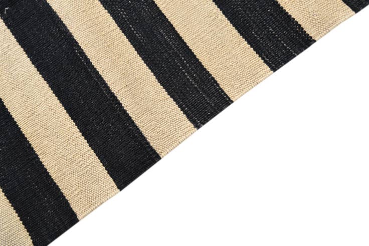 Detail image of 4' 2 x 5' 10 Hand Woven Kilim Modern Wool Rug