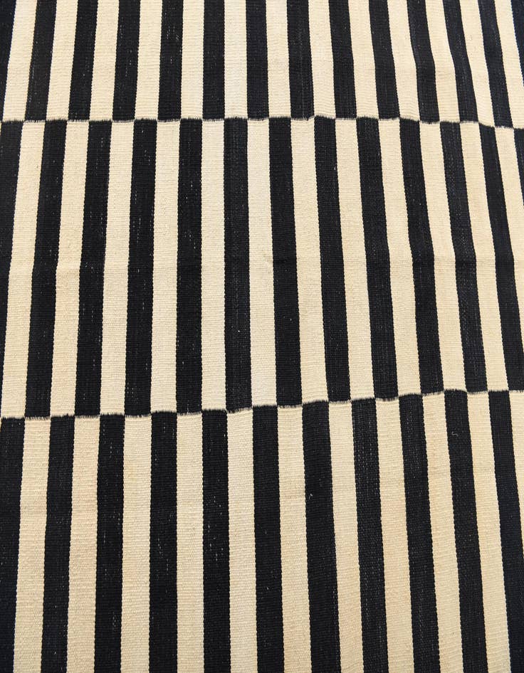 Detail image of 4' 2 x 5' 10  Hand Woven Kilim Modern Wool Rug