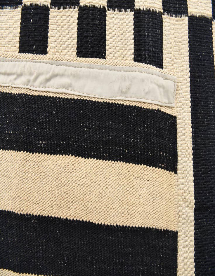 Detail image of 4' 2 x 5' 10  Hand Woven Kilim Modern Wool Rug