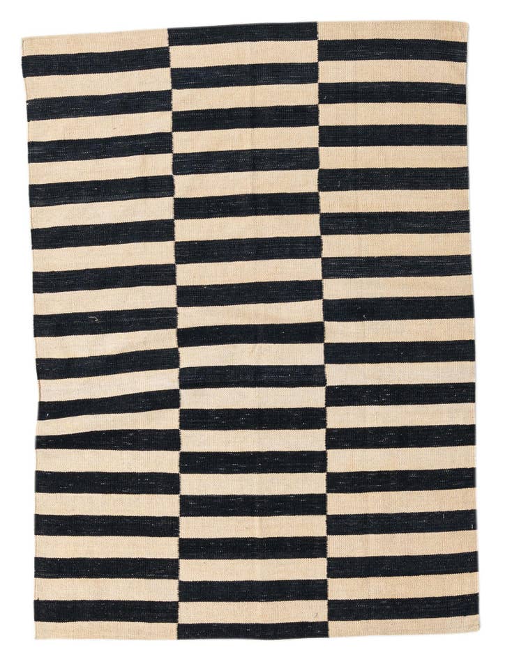 Detail image of 4' 2 x 5' 10 Hand Woven Kilim Modern Wool Rug