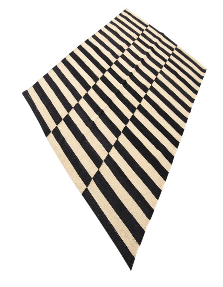 Detail image of 4' 3 x 5' 11  Hand Woven Kilim Modern Wool Rug