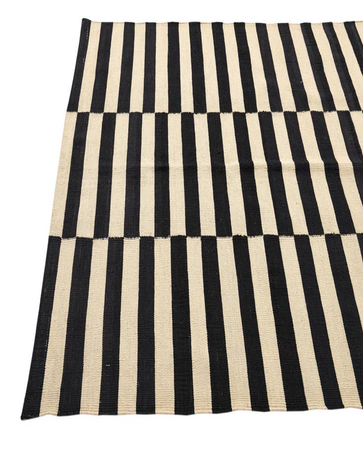 Detail image of 4' 3 x 5' 11  Hand Woven Kilim Modern Wool Rug