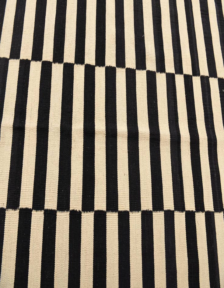 Detail image of 4' 3 x 5' 11  Hand Woven Kilim Modern Wool Rug