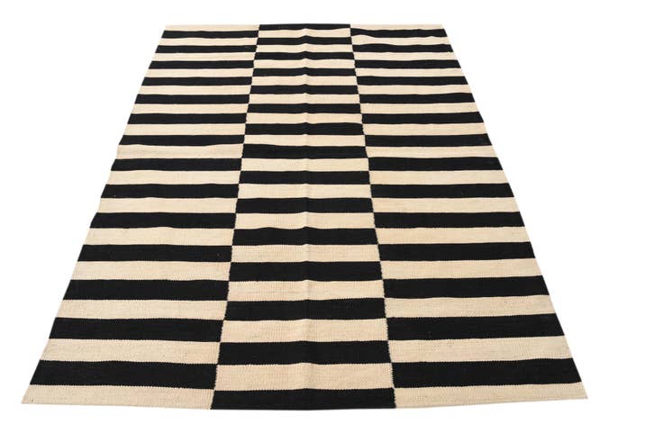 Detail image of 4' 1 x 5' 11 Hand Woven Kilim Modern Wool Rug