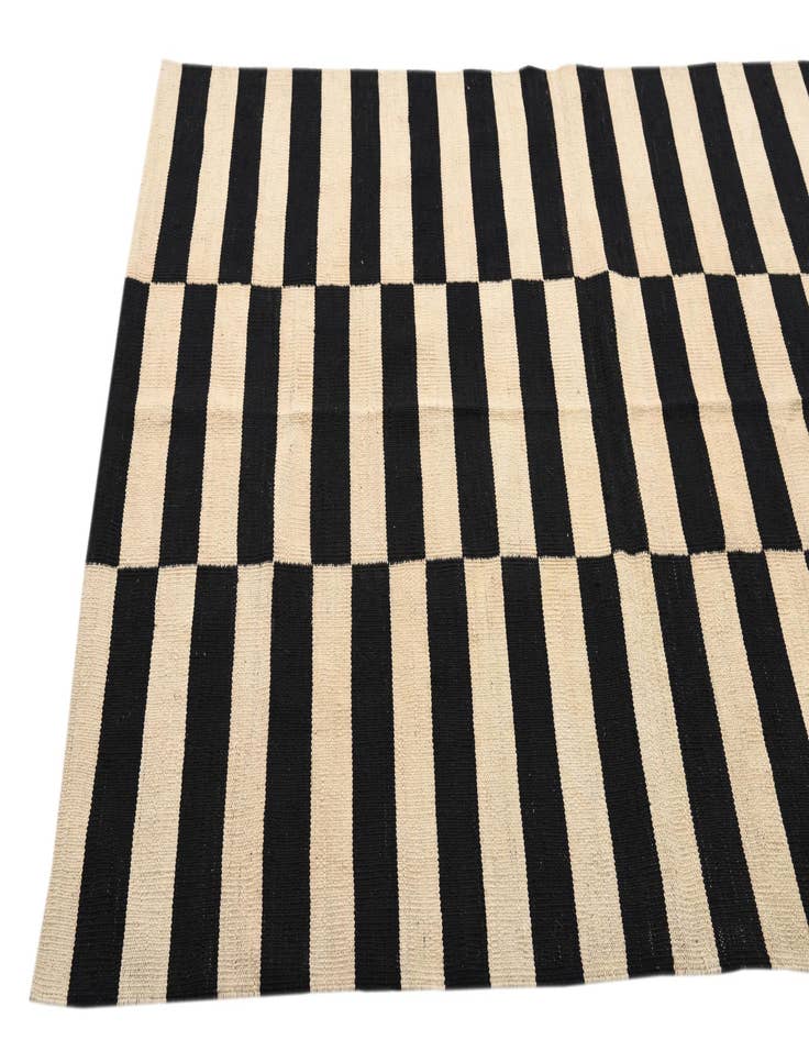 Detail image of 4' 1 x 5' 11  Hand Woven Kilim Modern Wool Rug