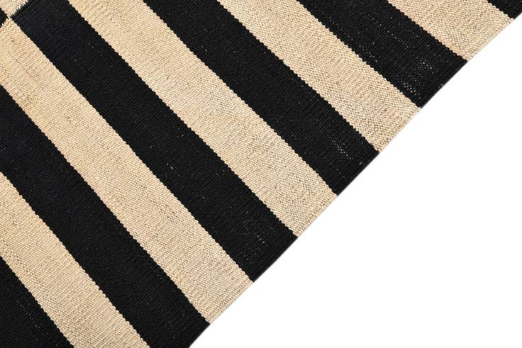 Detail image of 4' 1 x 5' 11 Hand Woven Kilim Modern Wool Rug