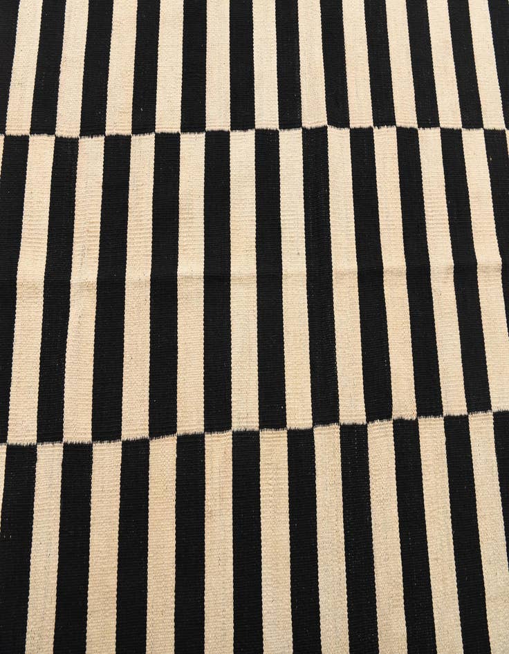 Detail image of 4' 1 x 5' 11  Hand Woven Kilim Modern Wool Rug